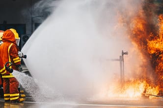 Combate a incêndio. - Projeto Sistemas de Combate a Incêndios