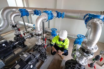 Processo técnico de avaliação e inspeção dos sistemas hidráulicos de uma instalação, como redes de abastecimento de água, esgoto, drenagem pluvial e sistemas de combate a incêndio.