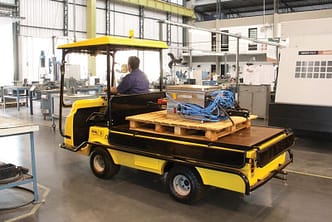 O Curso Carrinho Rebocador Hidráulico NR 11 tem por objetivo transmitir conhecimentos relacionados a operação correta do transporte de carga, utilizando o Carrinho Rebocador. Além de noções sobre manutenção e funcionamento da máquina, e como fazer o uso devido dos Equipamento de Proteção, para prezar a saúde do operador.