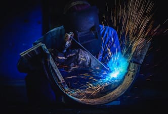 O objetivo do Curso Solda por Projeção é qualificar profissionais para atuarem de forma segura, eficiente e tecnicamente correta em ambientes industriais onde esse tipo de soldagem é aplicado.