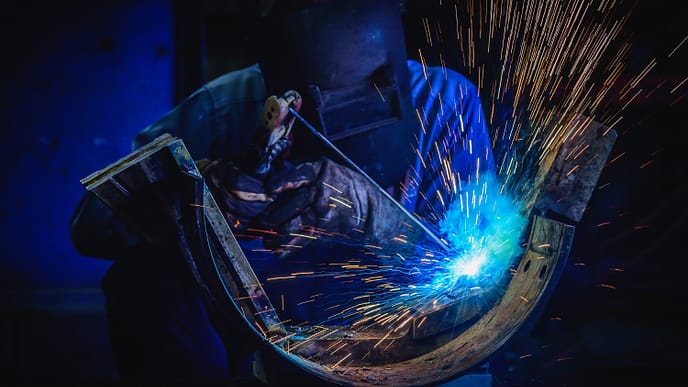 O objetivo do Curso Solda por Projeção é qualificar profissionais para atuarem de forma segura, eficiente e tecnicamente correta em ambientes industriais onde esse tipo de soldagem é aplicado.