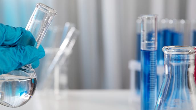 Analise de material que contêm carbono e, geralmente, hidrogênio, além de outros elementos como oxigênio, nitrogênio, enxofre, fósforo e halogênios.